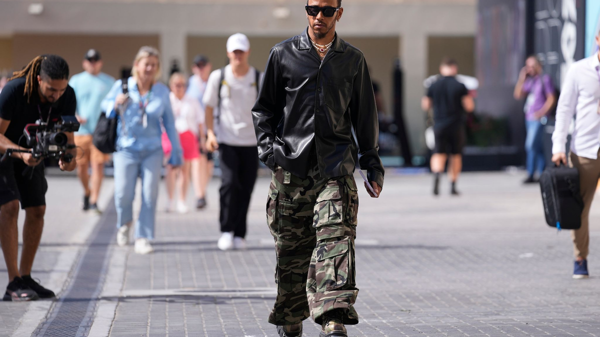 Könnte sich durchaus vorstellen, mit Max Verstappen in einem Team zu fahren: Lewis Hamilton. - Foto: Kamran Jebreili/AP/dpa