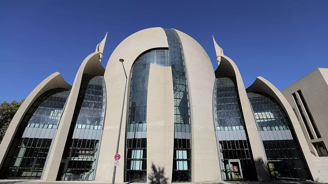 Blick auf die Ditib-Zentralmoschee der Türkisch-Islamischen Union der Anstalt für Religion (Ditib). - Bild: Oliver Berg/dpa