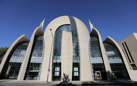 Blick auf die Ditib-Zentralmoschee der Türkisch-Islamischen Union der Anstalt für Religion (Ditib). - Foto: Oliver Berg/dpa