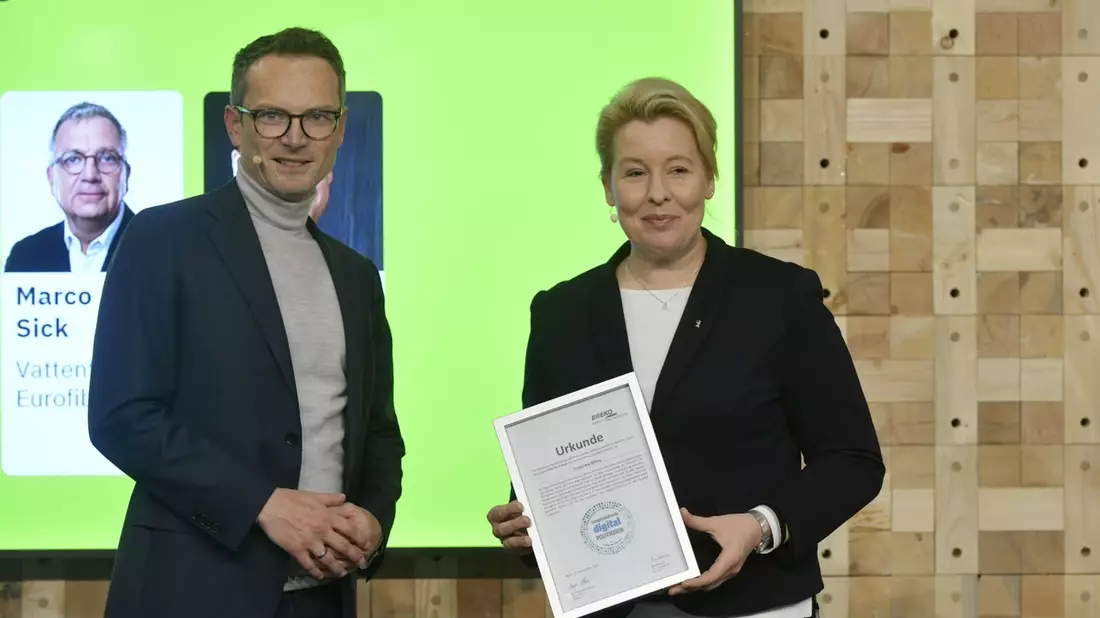Franziska Giffey auf dem Klimafestival als Digitalpolitikerin ausgezeichnet - Bild: presseportal.de