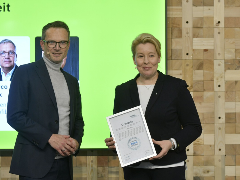 Franziska Giffey auf dem Klimafestival als Digitalpolitikerin ausgezeichnet - Foto: presseportal.de