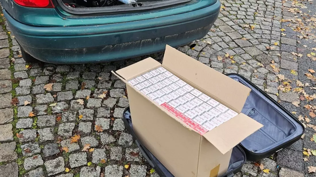 HZA-BI: 10.000 unversteuerte Zigaretten bei Verkehrskontrolle entdeckt/Bielefelder Zoll landet Treffer auf der A2 - Bild: presseportal.de