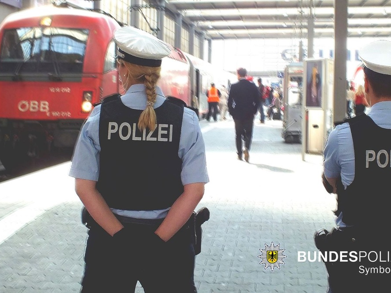 Bundespolizeidirektion München: Schlafende geküsst - 24-Jähriger kommt in Untersuchungshaft - Bundespolizei lobt couragiertes Einschreiten - Foto: presseportal.de