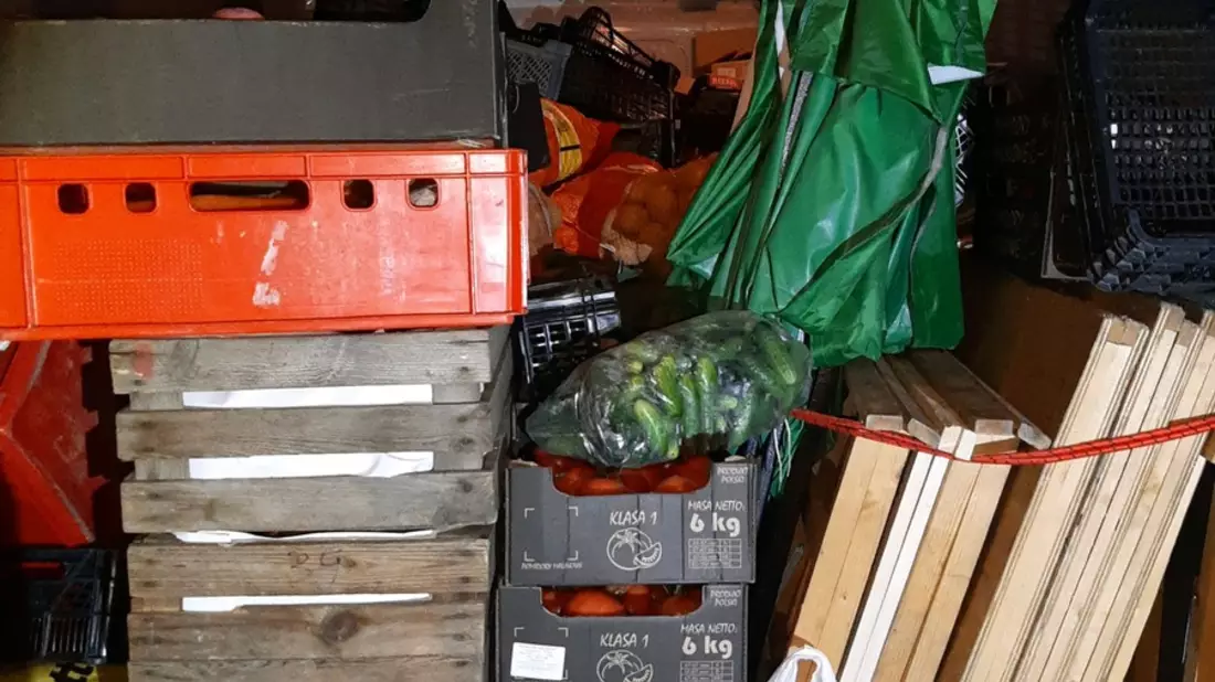 HZA-FF: Zoll beschlagnahmt über 250.000 Stück unversteuerte Zigaretten im Kleintransporter; Fahrt zum Wochenmarkt war vorgetäuscht - Bild: presseportal.de