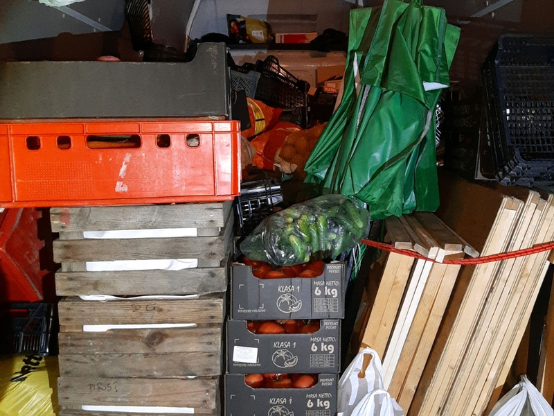 HZA-FF: Zoll beschlagnahmt über 250.000 Stück unversteuerte Zigaretten im Kleintransporter; Fahrt zum Wochenmarkt war vorgetäuscht - Foto: presseportal.de