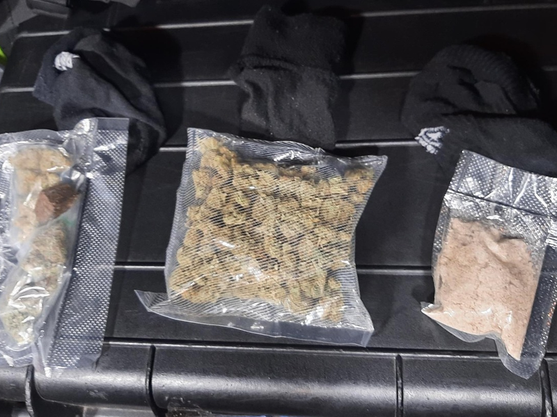 BPOL-BadBentheim: Drogenmix in der Unterhose / Berauschter Autofahrer schmuggelte Socken voller Drogen im Intimbereich - Foto: presseportal.de