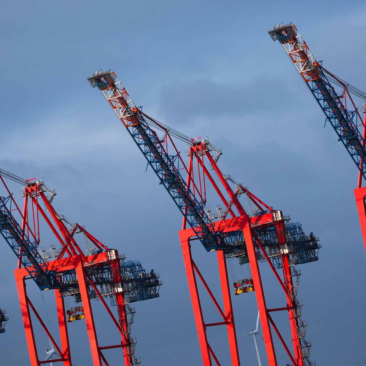 «Die deutsche Wirtschaft stabilisiert sich auf niedrigem Niveau», sagt Ifo-Präsident Clemens Fuest. - Foto: Christian Charisius/dpa
