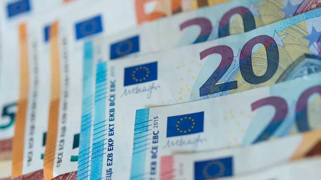 Einer Umfrage zufolge würde eine Mehrheit der Bevölkerung die Schuldenbremse in ihrer aktuellen Form beibehalten. - Bild: Monika Skolimowska/zb/dpa