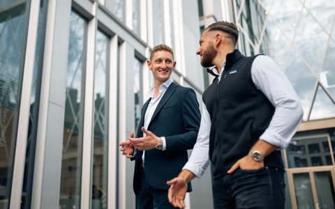 Auftragsknappheit in der Industrie: Julian Jehn und Johann Peters verraten, wie CNC-Unternehmen sich positionieren sollten, um auch weiterhin Kunden und Aufträge zu generieren - Foto: presseportal.de