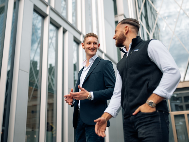 Auftragsknappheit in der Industrie: Julian Jehn und Johann Peters verraten, wie CNC-Unternehmen sich positionieren sollten, um auch weiterhin Kunden und Aufträge zu generieren - Foto: presseportal.de