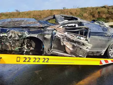 POL-D: +++Meldung der Autobahnpolizei+++ - Neersen - A 52 in Richtung Roermond - Tödlicher Verkehrsunfall - 33-jähriger Pkw-Beifahrer stirbt an der Unfallstelle - Foto: presseportal.de