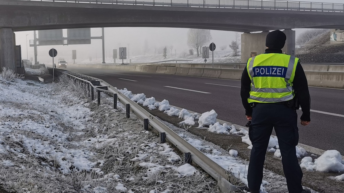 Bundespolizeidirektion München: Ohne gültige Dokumente zur Kontrolle/ Bundespolizei schickt Migranten außer Landes - Foto: presseportal.de