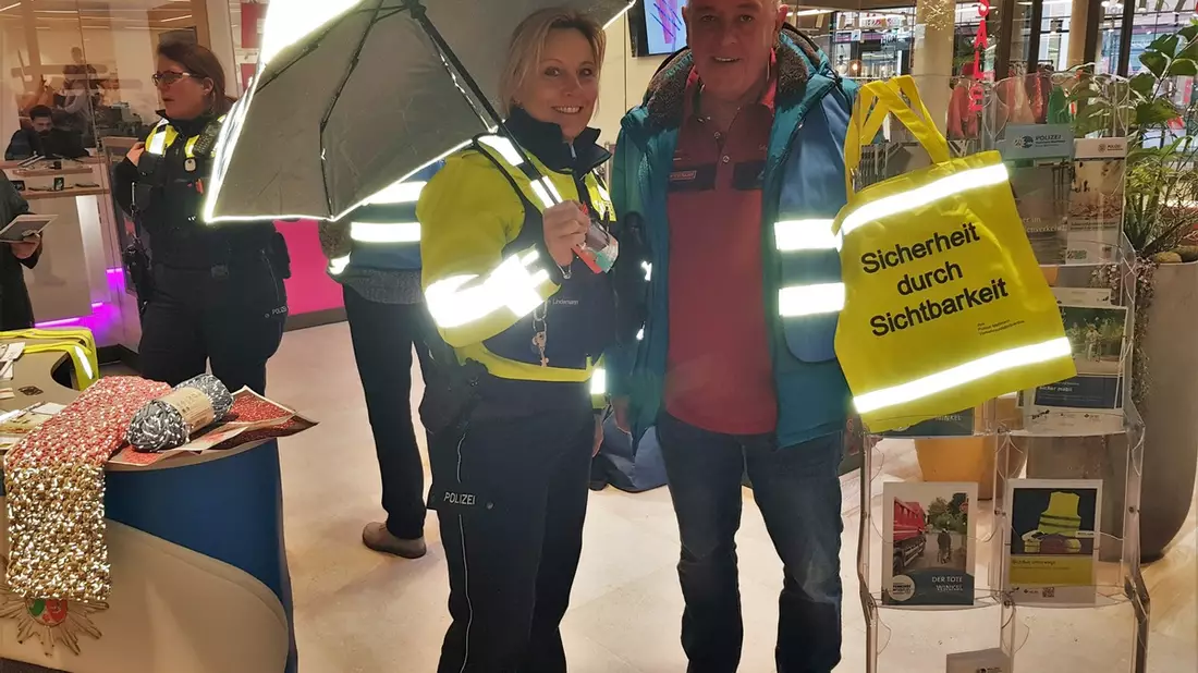POL-ME: Gemeinsamer Infostand mit den Mettmanner ASS!en - Monheim am Rhein - 2311091 - Bild: presseportal.de