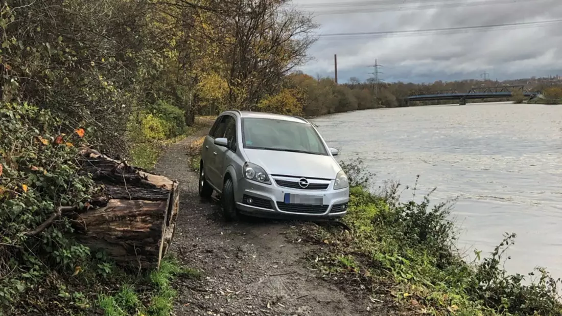 POL-BO: Kleinwagen auf Abwegen: Vom Fahrer fehlte jede Spur - Bild: presseportal.de