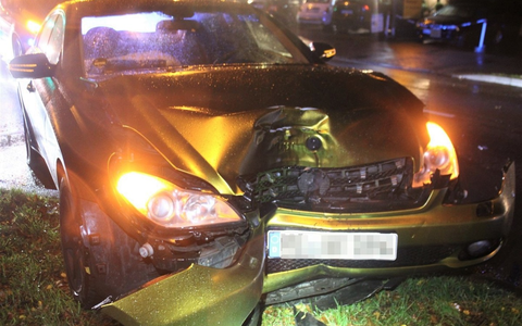 POL-MI: Auto kollidiert mit Baum - Foto: presseportal.de