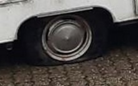 BPOL NRW: Alles fing mit einem Platten an - Bundespolizei zieht Wohnwagen aus dem Verkehr - diverse Kennzeichen und Fahrzeugpapiere waren zur Fahndung ausgeschrieben - Foto: presseportal.de