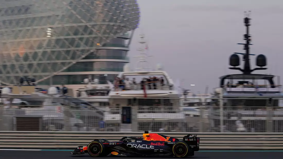 Max Verstappen wurde im zweiten Training in Abu Dhabi Dritter. - Bild: Kamran Jebreili/AP/dpa