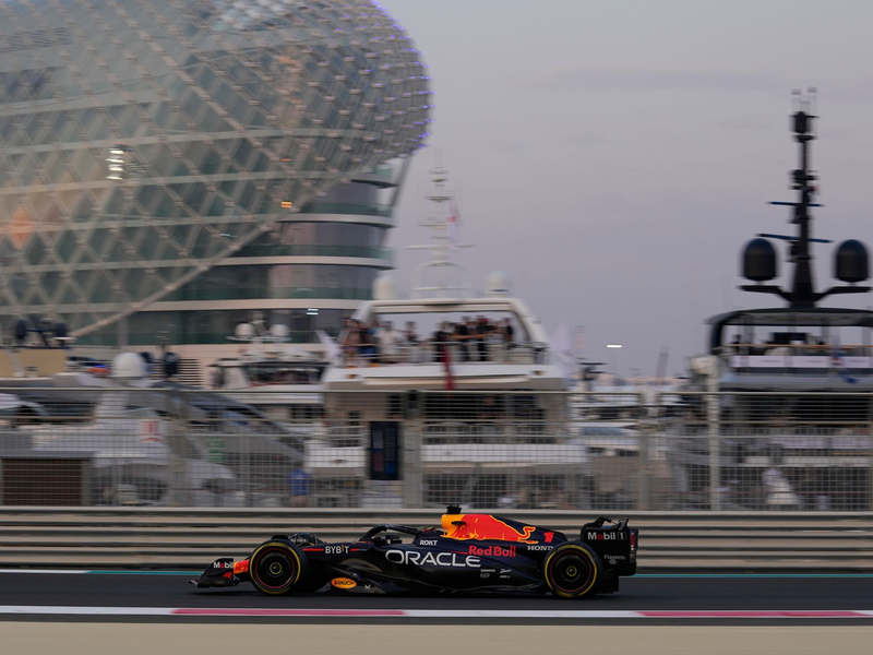 Max Verstappen wurde im zweiten Training in Abu Dhabi Dritter. - Foto: Kamran Jebreili/AP/dpa