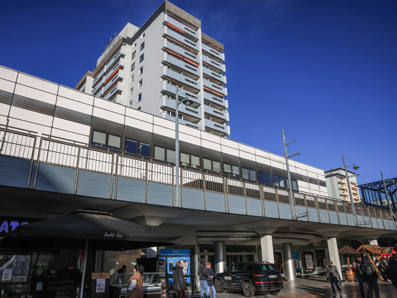 Kaufhaus-Gebäude in Leverkusen: Hier wollte die Modekette Aachener in Kürze eine Filiale eröffnen. Dieser Plan könnte nun überholt sein. - Foto: Oliver Berg/dpa