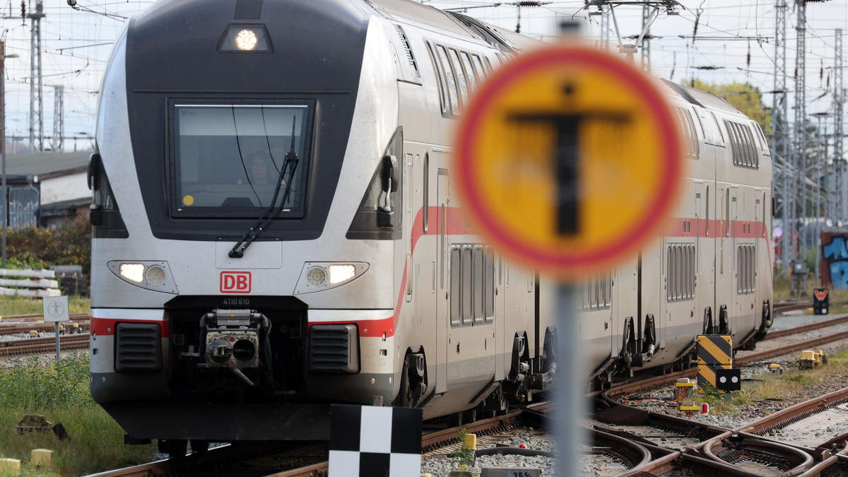 Sobald ein entsprechendes Ergebnis der Urabstimmung vorliegt, könnte die GDL zu einem unbefristeten Streik aufrufen. - Foto: Bernd Wüstneck/dpa