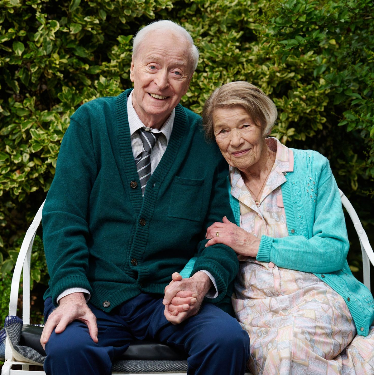 Glenda Jackson (r) als Rene und Michael Caine (l) als Bernard in einer Szene des Films 