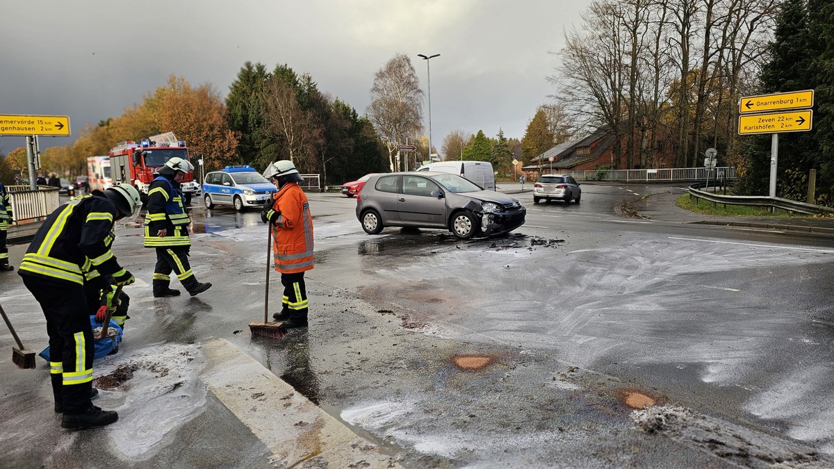 FW-ROW: Zwei Fahrzeuge stoßen in Barkhausen frontal zusammen - Foto: presseportal.de
