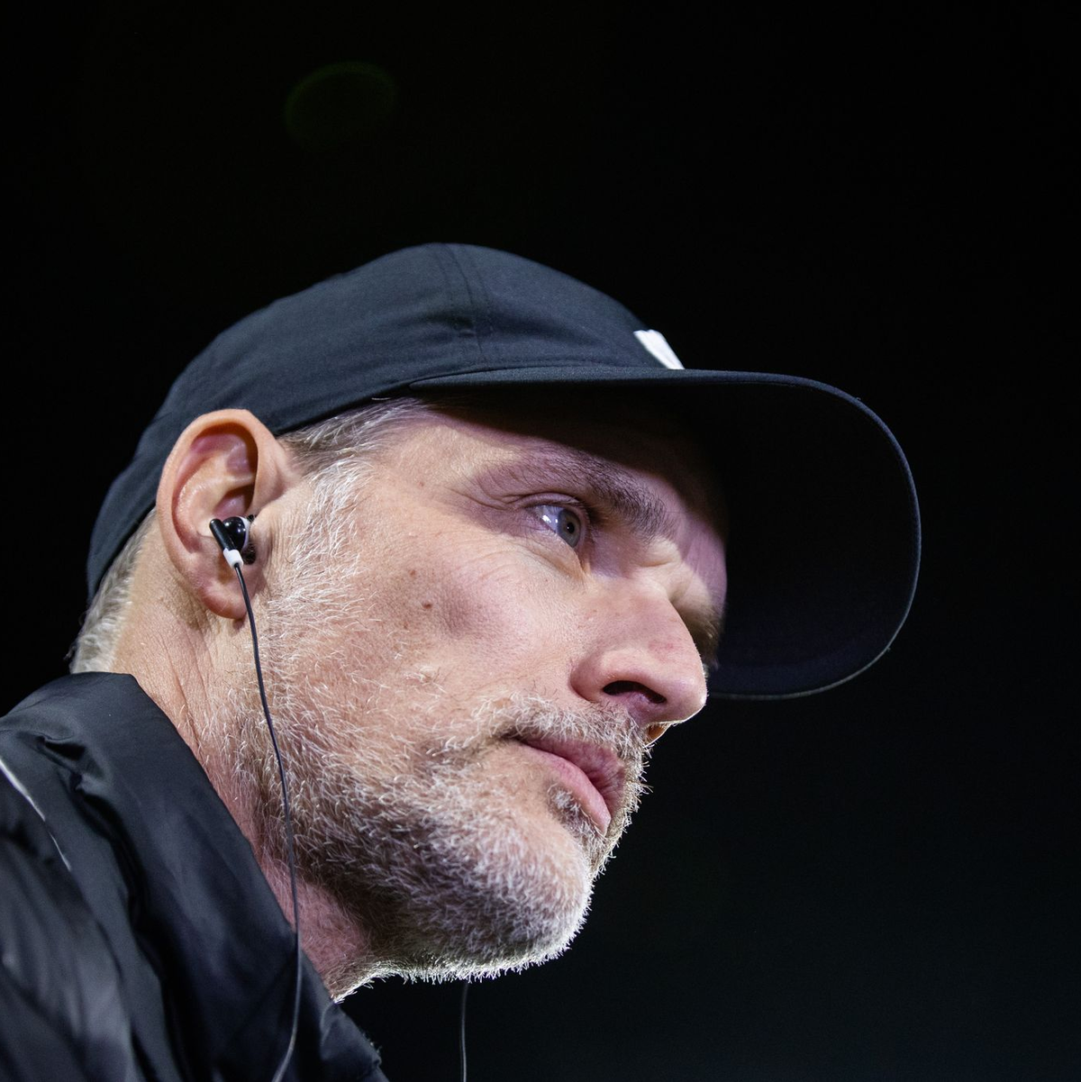 Bayerns Trainer Thomas Tuchel steht an der Seitenlinie. In Leverkusen gab es für den Rekordmeister nichts zu holen. - Foto: Rolf Vennenbernd/dpa