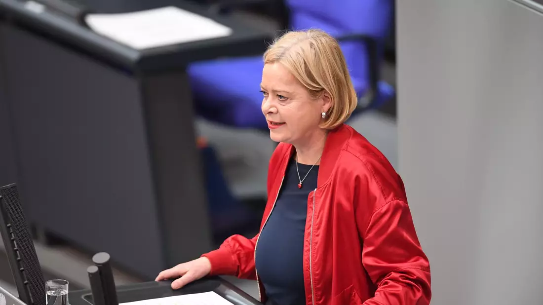 «Es ist dramatisch»: Gesine Lötzsch. - Bild: Kilian Genius/dpa