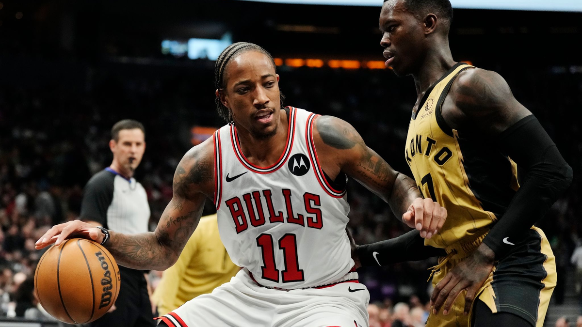 Dennis Schröder (r) erzielte gegen die Bulls zwar 17 Punkte und gab fünf Assists, aber schied mit den Toronto Raptors aus. - Foto: Frank Gunn/The Canadian Press via AP/dpa