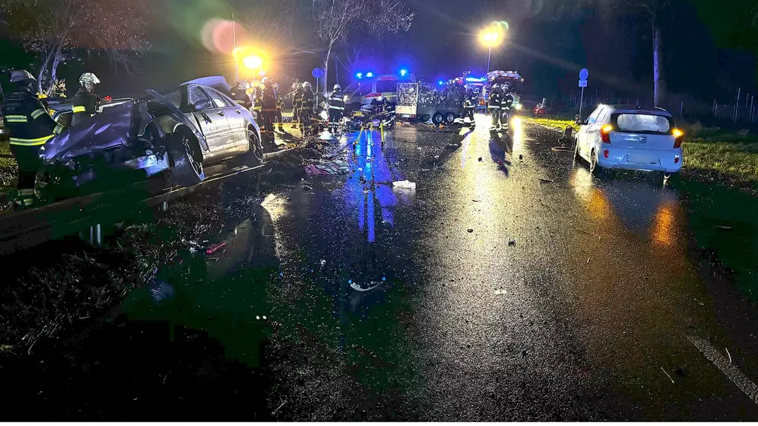 FW-M: Schwerer Verkehrsunfall (Fröttmaning) - Bild: presseportal.de