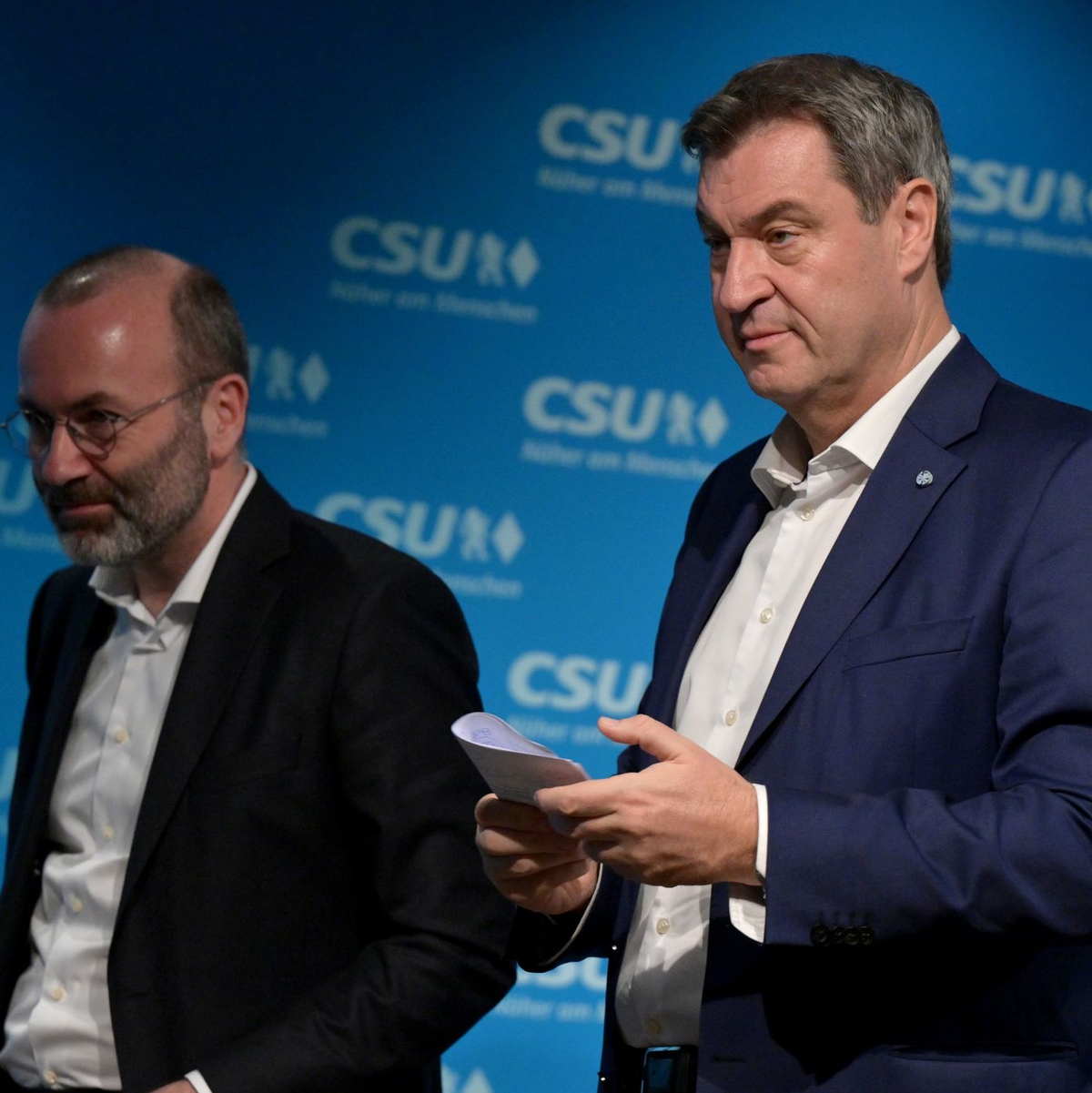 «CSU wird verteidigen, was die Gründerväter aufgebaut hätten»:   Manfred Weber (l.) und Markus Söder. - Foto: Peter Kneffel/dpa