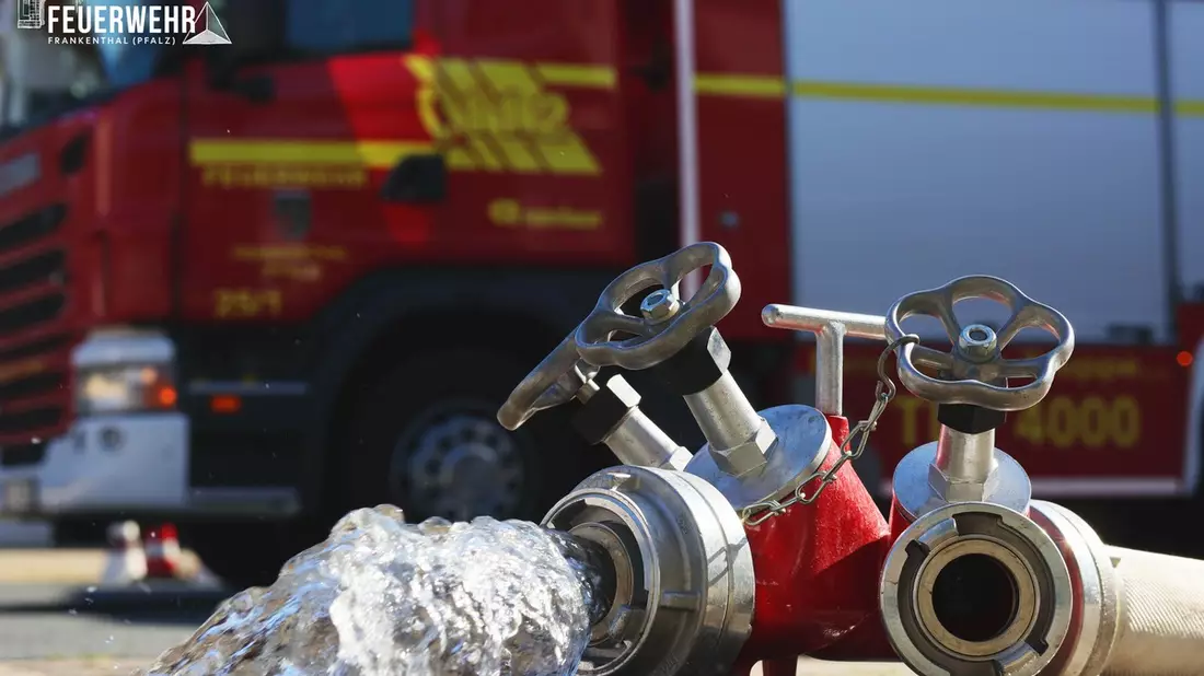 FW Frankenthal: 5 Einsätze binnen 12 Stunden - davon zwei Gebäudebrände - Bild: presseportal.de