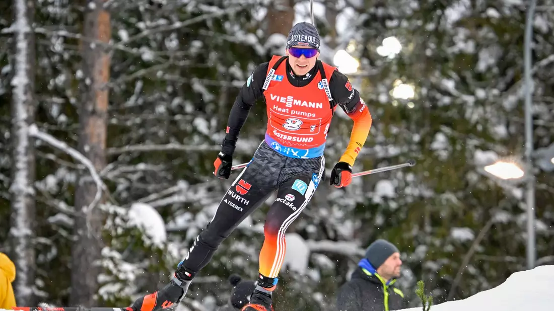 Ist trotz des siebten Platzes zufrieden mit dem Saisonstart: Biathlet Justus Strelow. - Bild: Anders Wiklund/TT News Agency/AP/dpa