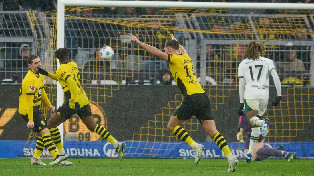 Dortmund entschied das Borussia-Duell gegen Mönchengladbach nach Rückstand noch für sich. - Bild: Bernd Thissen/dpa