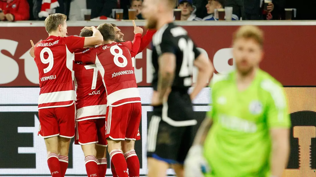 Fortuna Düsseldorf entschied das torreiche Westduell gegen den FC Schalke 04 für sich. - Bild: Roland Weihrauch/dpa