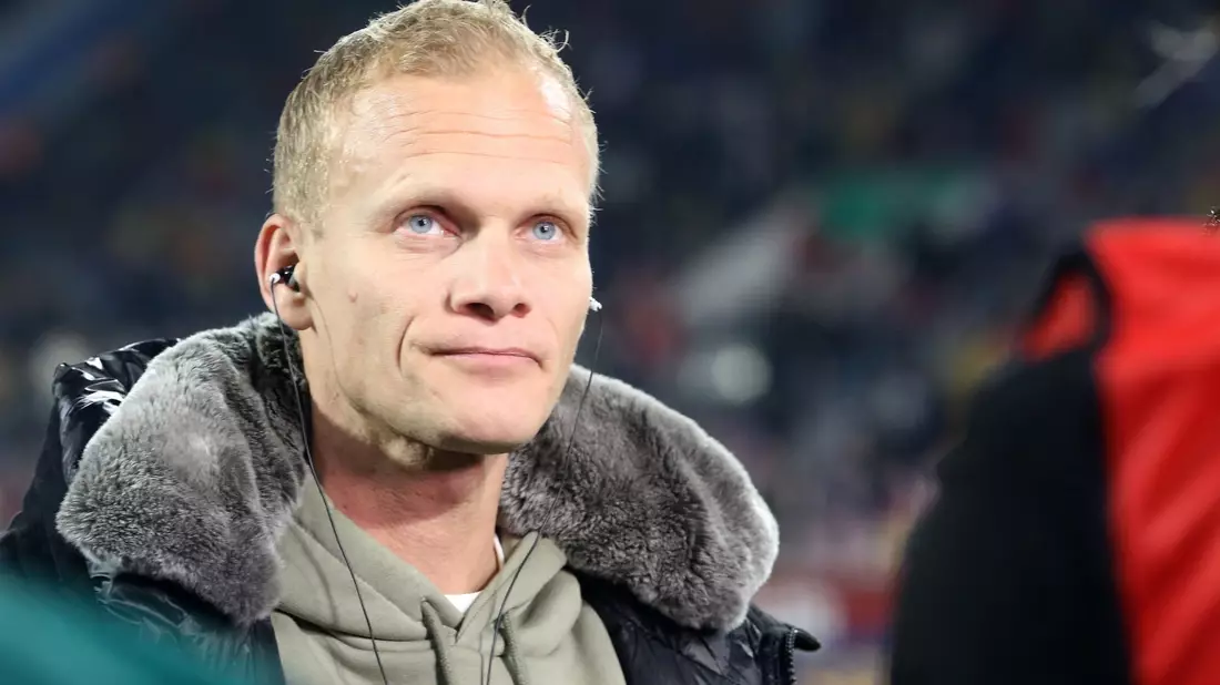 Der Schalker Trainer Karel Geraerts steckt mit seinem Team mitten im Kampf um den Klassenerhalt. - Bild: Roland Weihrauch/dpa