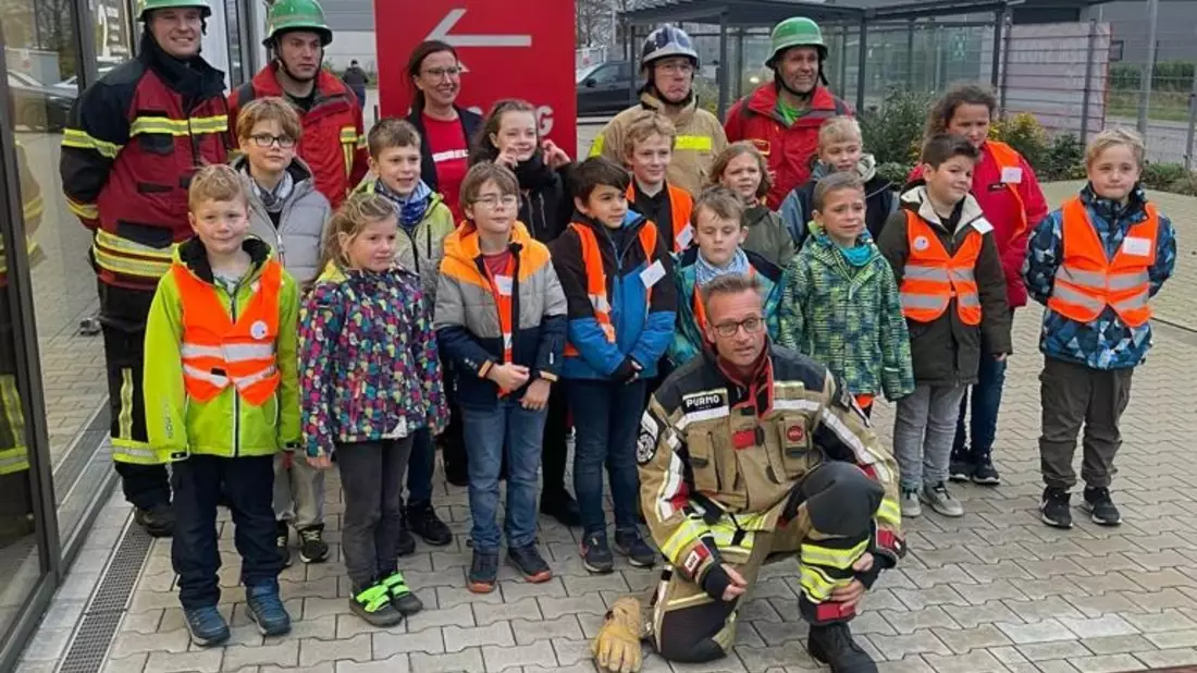 FW Xanten: Kinderfeuerwehr zu Gast bei der Firma ELTEN in Uedem - Bild: presseportal.de