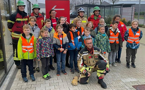 FW Xanten: Kinderfeuerwehr zu Gast bei der Firma ELTEN in Uedem - Foto: presseportal.de