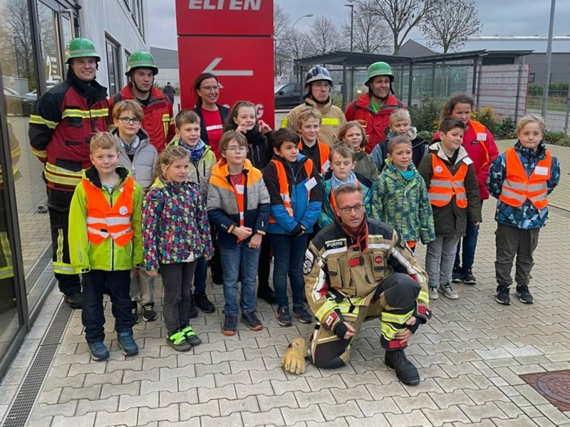 FW Xanten: Kinderfeuerwehr zu Gast bei der Firma ELTEN in Uedem - Foto: presseportal.de