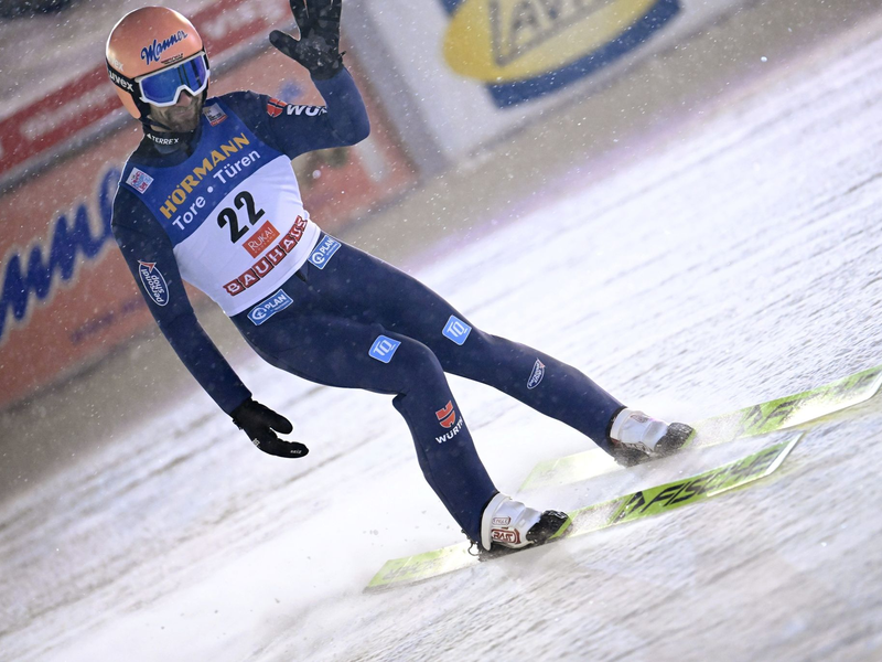 Skispringer Pius Paschke freut sich nach seinem zweiten Sprung. - Foto: Heikki Saukkomaa/Lehtikuva/dpa