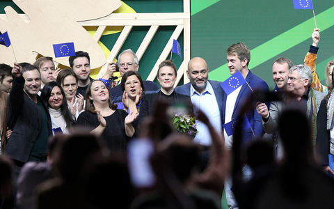 Terry Reintke umgeben von Grünen-Spitzenpolitikern am 26.11.2023 - Foto: über dts Nachrichtenagentur