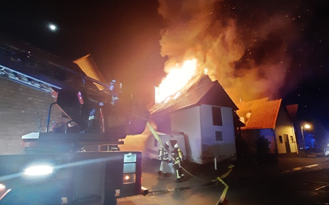 POL-NI: Rodenberg - Vollbrand eines Einfamilienhauses mit einer verstorbenen Person - Foto: presseportal.de
