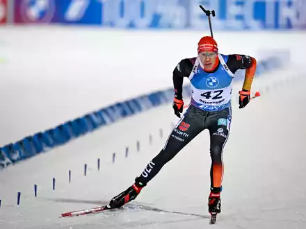 Biathlet Roman Rees gewinnt den Weltcup in Östersund. - Foto: Anders Wiklund/TT News Agency/AP/dpa