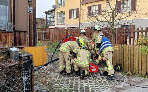 FW Konstanz: Ausgelaufener Heizöltank - Foto: presseportal.de
