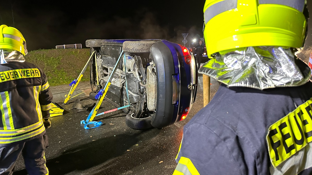 FW Flotwedel: Zwei technische Hilfeleistungen fordern die Feuerwehren der Samtgemeinde Flotwedel am Abend des 26. November 2023 - Foto: presseportal.de