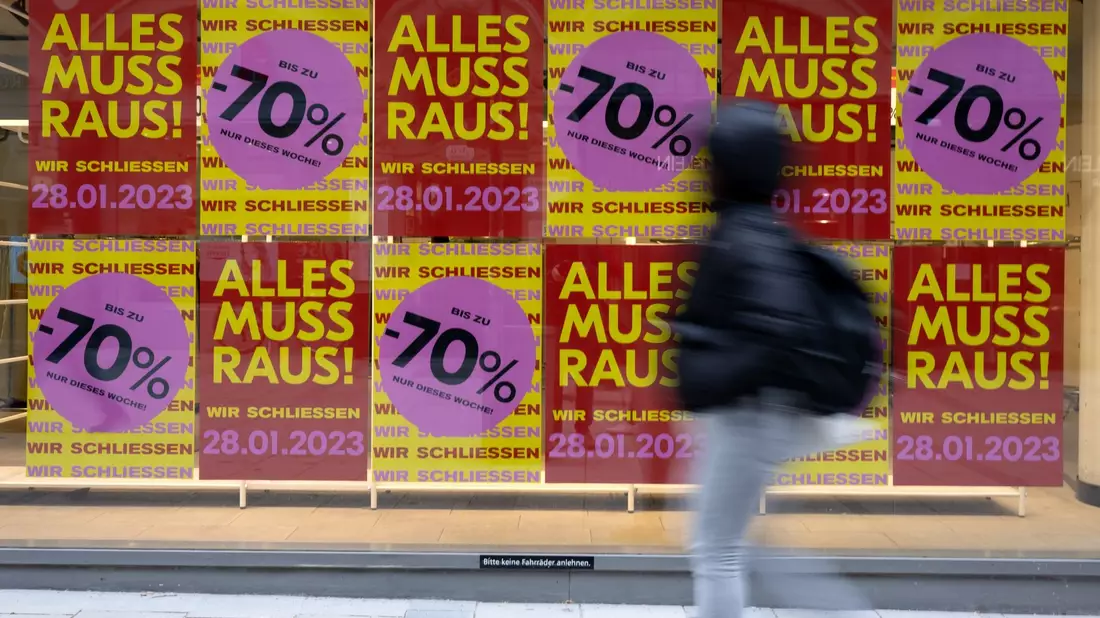 Die Zahl der großen Pleiten in Deutschland nimmt Kurs auf das Rekord-Niveau von 2020. - Bild: Sven Hoppe/dpa