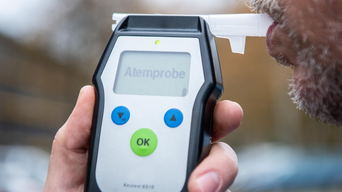 POL-ME: Über 2,5 Promille: Autofahrer verursacht Auffahrunfall - Monheim am Rhein - 2311097 - Foto: presseportal.de