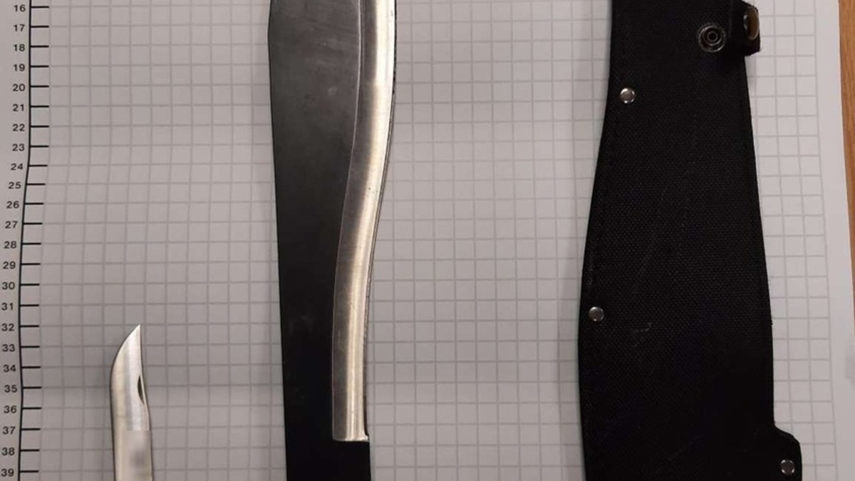 BPOL NRW: Bundespolizei stellt 28-Jährigen mit Machete - Foto: presseportal.de