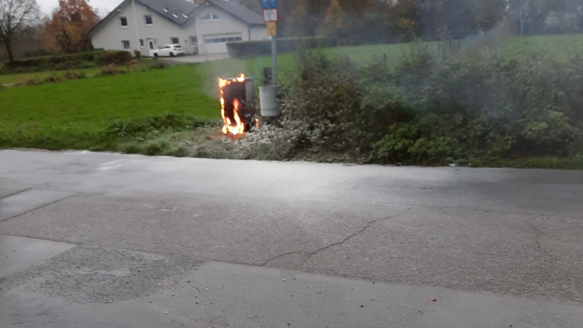 FW Xanten: Brand einer Anschlusssäule - Foto: presseportal.de