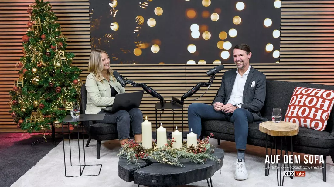 Auf dem Sofa Staffel 3: Die Christmas-Edition des Podcasts powered by XXXLutz begeistert mit News aus der Home & Living Branche - Bild: presseportal.de
